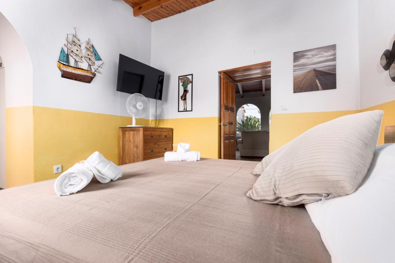 Home2Book Quiet Villa With Private Pool Triquivijate Exterior foto